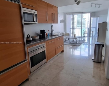 475 Brickell Av - Photo Thumbnail 3