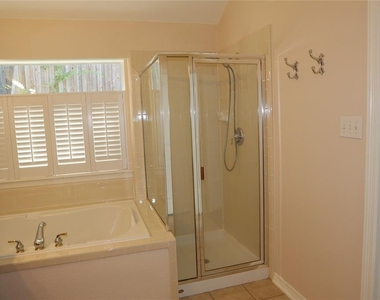 2246 Ash Grove Way - Photo Thumbnail 17