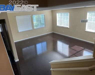 7078 N Mariposa Ct - Photo Thumbnail 2