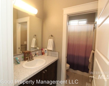 1073 W Smoky Quartz St - Photo Thumbnail 14