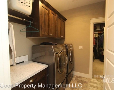 1073 W Smoky Quartz St - Photo Thumbnail 12