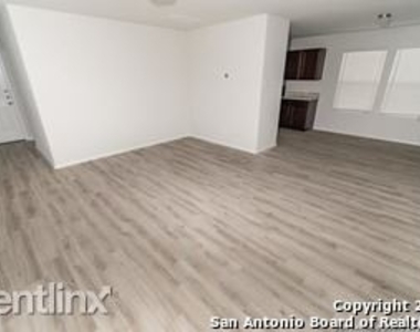 10471 Clearwater Way - Photo Thumbnail 7