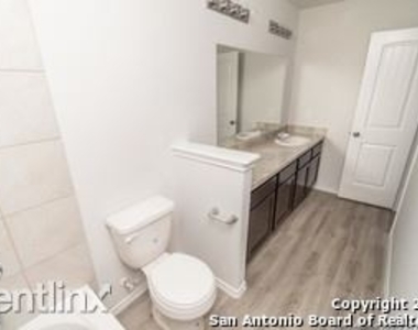 10471 Clearwater Way - Photo Thumbnail 5