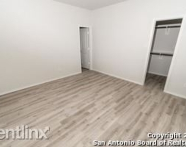 10471 Clearwater Way - Photo Thumbnail 3