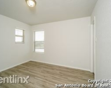 10354 Clearwater Way - Photo Thumbnail 6