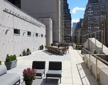 321 West 37th Street - Photo Thumbnail 7