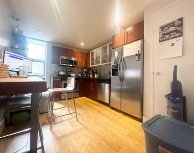 225 Maujer St #1B - Photo Thumbnail 4