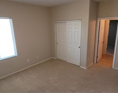 3008 Dowitcher Avenue - Photo Thumbnail 38