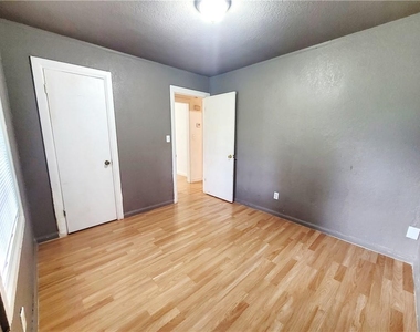 5812 S Dimple Avenue - Photo Thumbnail 9