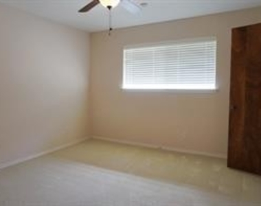 7207 Winterwood Lane - Photo Thumbnail 14