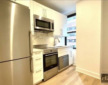 160 East 48th Street - Photo Thumbnail 11