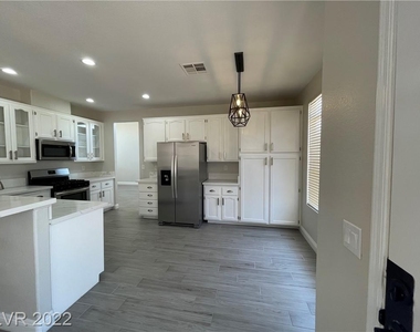 7832 Blue Eagle Way - Photo Thumbnail 11