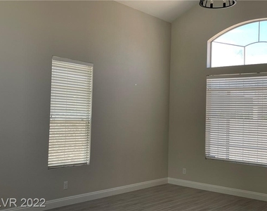 7832 Blue Eagle Way - Photo Thumbnail 9