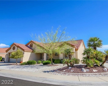 2400 Desert Glen Drive - Photo Thumbnail 4