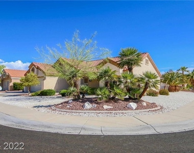 2400 Desert Glen Drive - Photo Thumbnail 3