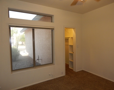 11061 N Eagle Crest Drive - Photo Thumbnail 18