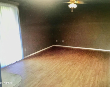 4064 W Desert Cove Avenue - Photo Thumbnail 3