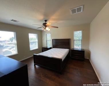 2503 Grayson Cir - Photo Thumbnail 7