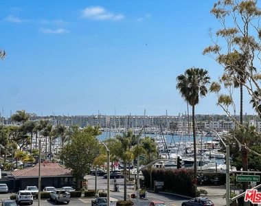 13700 Marina Pointe Dr - Photo Thumbnail 7