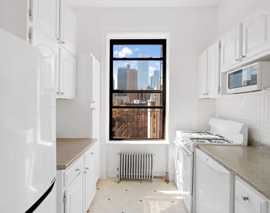 350 West 48th Street - Photo Thumbnail 0