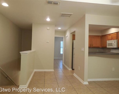 741 White Drive Unit 32 - Photo Thumbnail 2