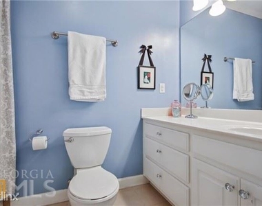 3170 Clairwood Terrace - Photo Thumbnail 13