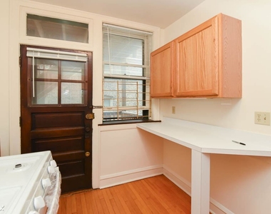 2848 W. Cullom, Unit 2 - Photo Thumbnail 4