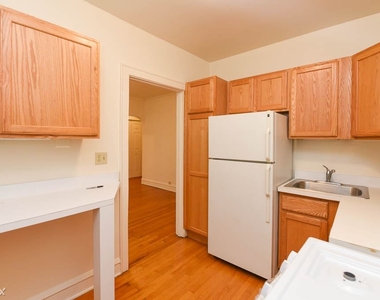 2848 W. Cullom, Unit 2 - Photo Thumbnail 3