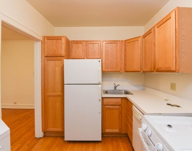 2848 W. Cullom, Unit 3 - Photo Thumbnail 2