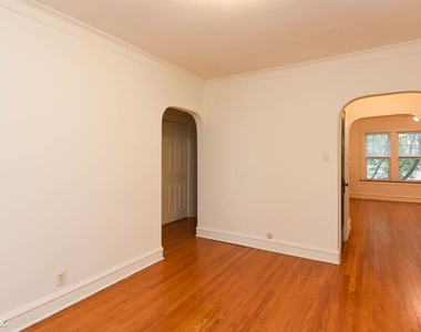 2848 W. Cullom, Unit 3 - Photo Thumbnail 12