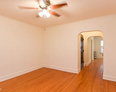 2848 W. Cullom, Unit 3 - Photo Thumbnail 10