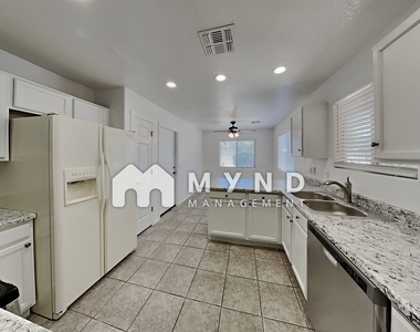 10096 E Desert Valley Pl - Photo Thumbnail 8