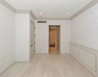 132 East 61st Street - Photo Thumbnail 5