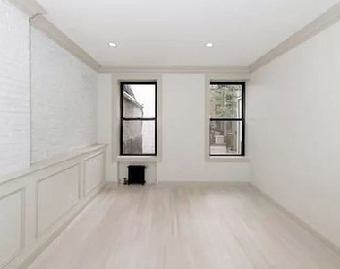 132 East 61st Street - Photo Thumbnail 4