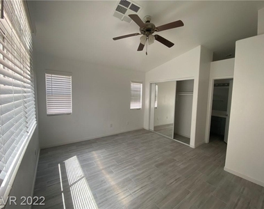 5905 Silver Heights Street - Photo Thumbnail 7