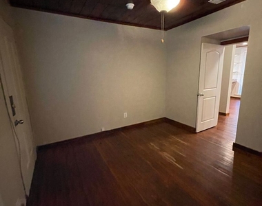 1207 Westgate - Photo Thumbnail 14