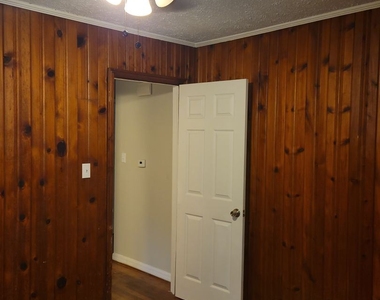 1064 Martinwood Lane - Photo Thumbnail 15