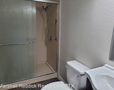 10806 Lazy Oaks Dr - Photo Thumbnail 7