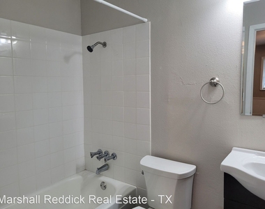 10806 Lazy Oaks Dr - Photo Thumbnail 13