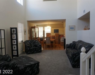 7817 Millhopper Avenue - Photo Thumbnail 2