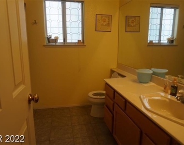 7817 Millhopper Avenue - Photo Thumbnail 14