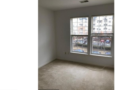 2729 Manhattan Pl - Photo Thumbnail 18