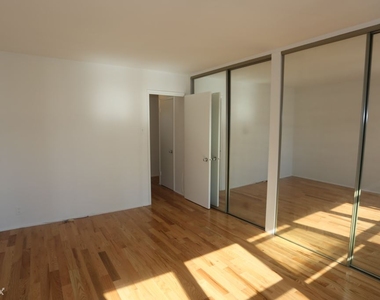 6118 N. Sheridan, Unit 1208 - Photo Thumbnail 14