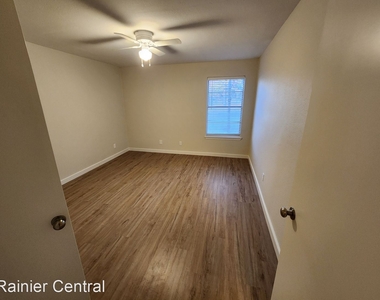 2207 Lawnmont - Photo Thumbnail 20