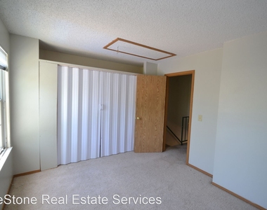 3524 Queen Anne Way - Photo Thumbnail 13