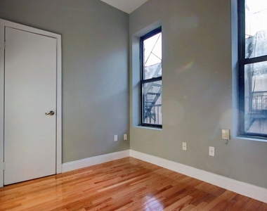 620 East 11th Street - Photo Thumbnail 7