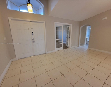 16911 Crestview Ln - Photo Thumbnail 3