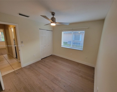 16911 Crestview Ln - Photo Thumbnail 6