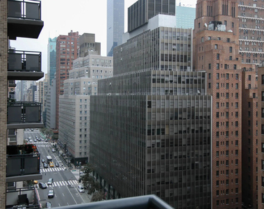 East 40th Street - Photo Thumbnail 2