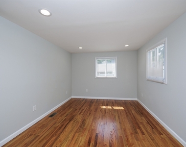 81 Lynbrook Avenue - Photo Thumbnail 11